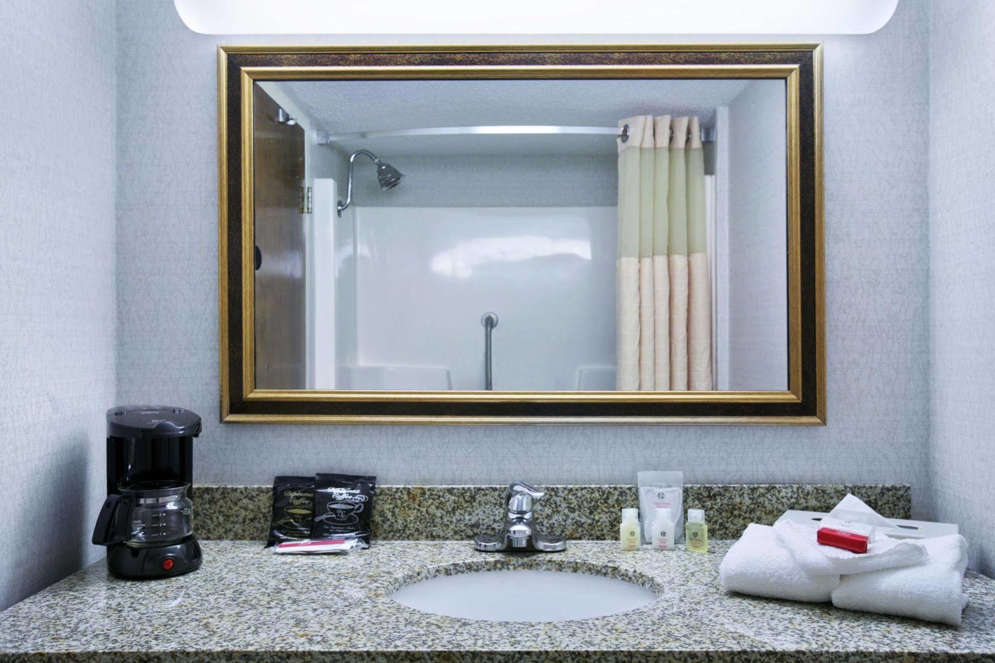 Clarion Hotel Lansing Luaran gambar
